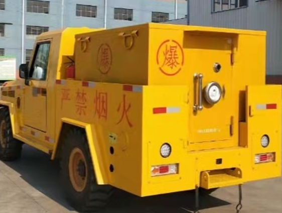 平江凯龙爆破器材运输车：保障爆破任务的安全运行
